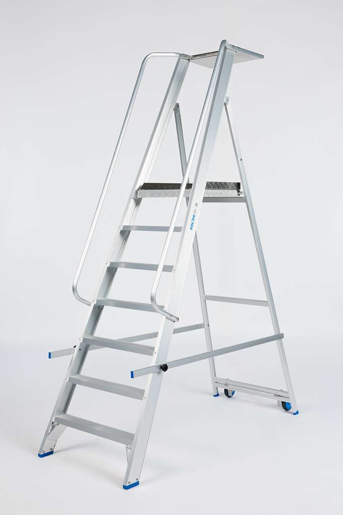 WHITE MOBILE LADDER 2.5M(H)X2.5M(D)X0.9M(W)